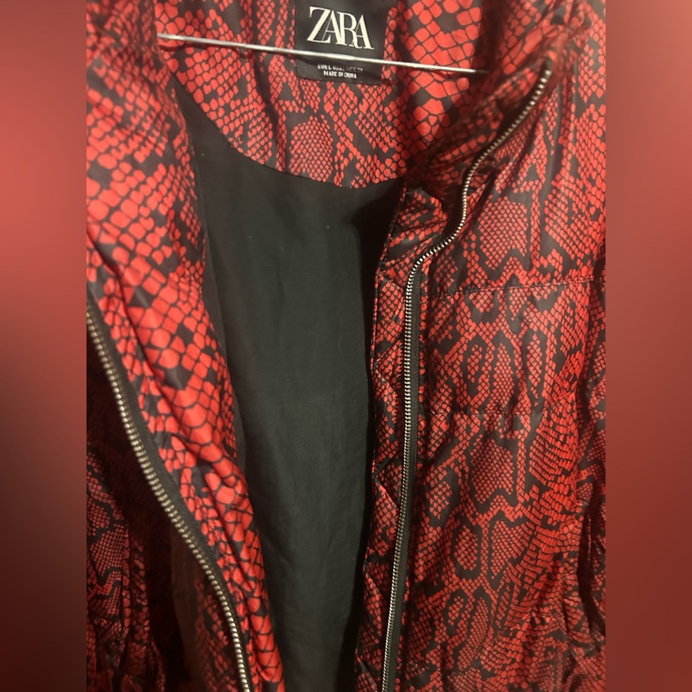 ZARA Women’s Red Snake Skin-Print Puffer Jacket – Size Large Coat - Picture 6 of 6